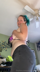 1274550908_a-nice-bikini-burping-video-from-a-low-angle-to-round-out-yo_0.mp4