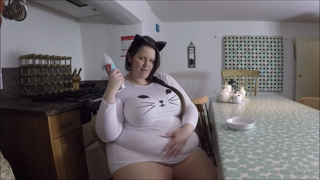 283263191_i-m-a-chubby-kitty-with-a-craving-for-calories-see-me-lap-d_0.m4v
