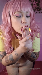588053411_a-kawaii-fat-girl-smoking-and-relaxing-while-eating-piz_1.mp4