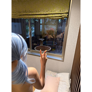 fa3075ba_B3_窓ガラスで反射全裸画像.jpg