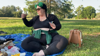 618915651_eating-shortly-after-the-burgers-lol-im-fat-and-hungry-and_0.m4v