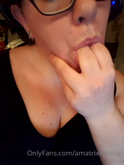 20176168_boobs-fucking-my-mouth-with-my-fingers-and-more_3.m4v