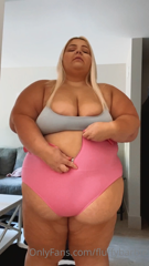 39823467_trying-on-tiny-bodysuit-that-use-to-fit_0.m4v