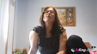 Mi última merienda en la Casa de Campo antes de la cuarentena. Creampie en mi chochito y una corrida en mi boquita.mp4