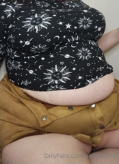 196236742_i-love-playing-with-my-big-bloated-belly-but-i-should-know_0.m4v