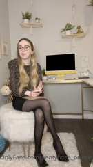 255954685_12-minutes-of-me-teasing-you-can-t-wait-to-start-work-on-mo_0.m4v