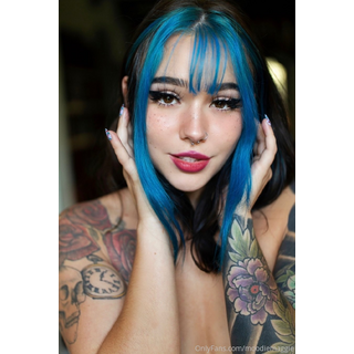 902x1350_a1a2a87445d461846fdabaf2ff238b24.jpg