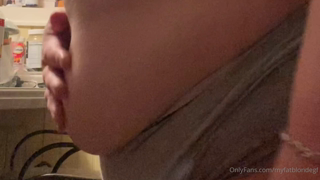147906381_absentminded-gut-rub-her-fupa-is-fat-fat-fat_0.m4v