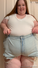 1777345740_new-outfit-for-me-i-like-the-way-it-looks-on-my-belly_0.mp4