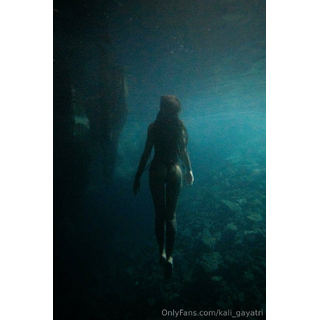 Your trusted sexy little mermaid 🧜‍♀️_1_7147.jpg