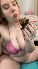 120756222_some-jiggly-belly-play-and-cupcake-feeding-eating-vids-for-y_0.m4v