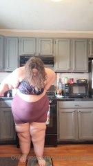 568248263_sooooo-some-of-you-have-been-saying-i-look-bigger-you-weren_0.m4v