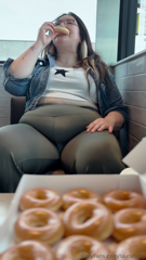 1815863939_the-only-other-thing-i-could-eat-like-this-is-a-mini-prey_0.mp4