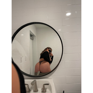 20220207-Snuck_away_to_bathroom_in_the_bar_last_night_to_sn_5_347088869004419072_347087004732760064.png
