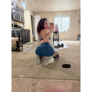 kenisagirl_2528747261_source (2).png