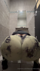 1959875616_all-gym-content-belly-and-booty-in-tight-leggingsstretching_1.mp4