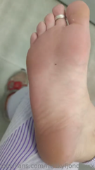 swipe they were sooo wet and stinkykeep wearing these socks for a veryyyy long time now do 2.mp4