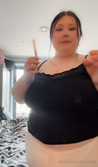1039028980_oops-i-dropped-it_0.mp4