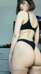 489006115_slowly-revealing-my-fat-ass-slapping-and-smacking-my-cheeks_0.m4v