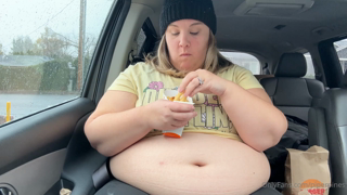 467443354_it-s-snowing-outside-it-s-too-cold-to-actually-eat-outside_0.m4v