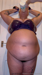 1154378242_ive-definitely-gained-a-bit-of-weight-since-i-last-filmed_0.mp4