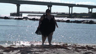 150853650_if-you-saw-me-on-the-beach-how-would-you-react-3_0.m4v
