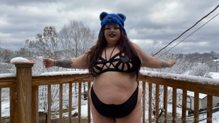 1472965281_my-nipples-were-so-hard-in-the-cold_0.mp4