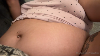 1006726511_burger-king-belly-scroll-to-see-the-vids_1.mp4