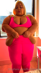 71028091_pulling-up-pink-tight-spandex-over-my-belly_0.m4v