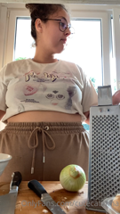 183453261_hello-i-was-preparong-myself-some-veggie-snacks-and-thought_2.m4v