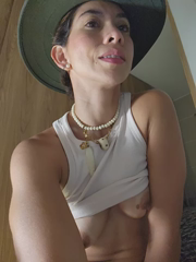 Alice_Barry_2026-10-13_05-59-41_240.mp4