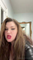 1327236718_i-think-i-broke-my-halloween-costume_0.mp4