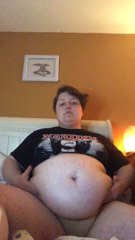 18581142_watch-me-lovingly-cover-my-huge-belly-in-lotion-and-be-amaze_0.m4v