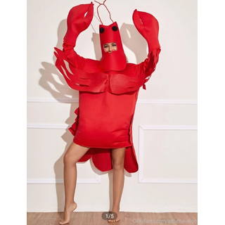 I think I should do a sexy lobster shoot. I'm totally joking...unlessss 🤣.jpg