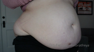 1496666680_belly-bloated-beyond-beliefive-been-eating-like-absolute-sh_2.mp4