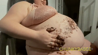 463694137_massive-birthday-cake-stuffing-messy-its-my-birthday_3.mp4