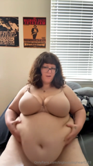 1738687834_side-note-i-need-someone-to-jiggle-this-belly-for-me-d-it_0.mp4
