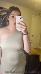 691672691_obsessed-with-how-this-hugs-my-body_1.mp4