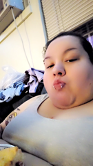 1489997499_wishing-someone-was-feeding-me_0.mp4