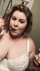 36050063_just-a-lil-evening-snack_0.m4v