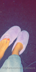 27185639_finally-got-a-fresh-pedicure-today-xoxo_0.m4v