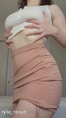 346649250_just-a-lil-strip-tease-to-make-your-day-a-lil-better_0.m4v