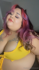1467601179_pov-your-feedee-just-finished-eating-for-you-and-now-shes-h_0.mp4