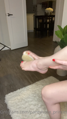 222858211_my-secret-to-glowing-soft-legs-and-feet-is-dry-body-brushing_0.m4v