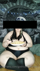 151060523_this-homemade-maccy-cheese-puts-boxes-stuff-to-shame-so-fil_0.mp4