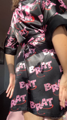 811946696_would-you-like-some-fries-with-that-shake-may-i-tease-you_0.m4v