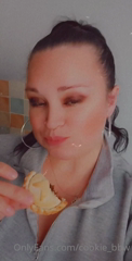 76461637_i-had-my-first-mince-pie-today-happy-1st-december_0.m4v