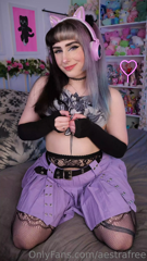 559488689_i-turn-up-to-our-date-wearing-this-top-wyd_0.mp4
