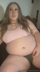1839747209_shes-officially-on-onlyfats-now-heres-the-long-awaited-w_2.mp4