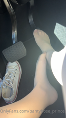 412783889_a-little-barefoot-moment-well-i-guess-just-without-shoes_0.m4v